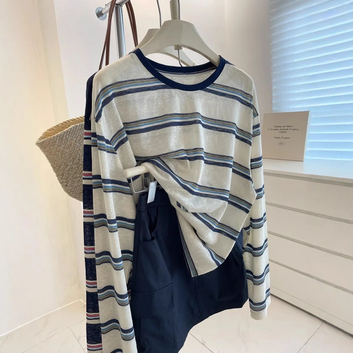 Minimalistische blauw-witte ge - T-Shirts recensie en prijs